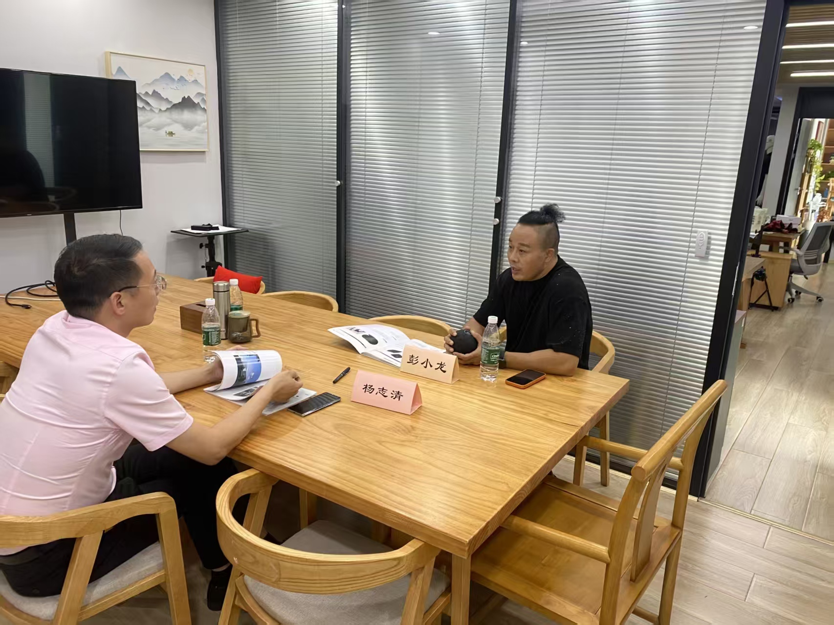 世界泰拳拳王彭小龙到访依讯诺集团--依讯诺集团——只为健康生活!